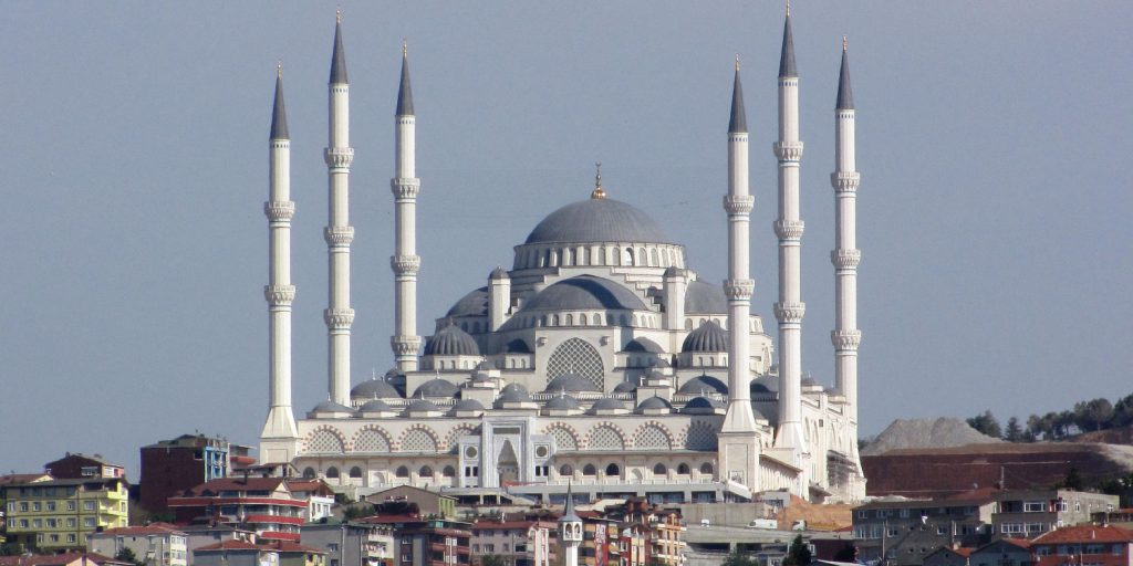 istanbul un en yeni simgesi buyuk camlica camii crowne plaza hotel blog